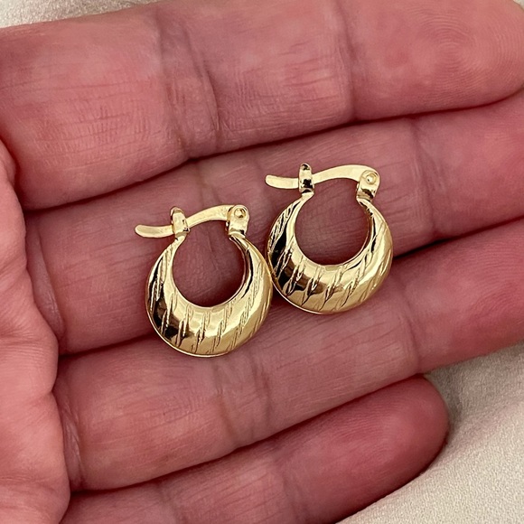 18k Gold Filled Small Hoop Earrings - Picture 4 of 7